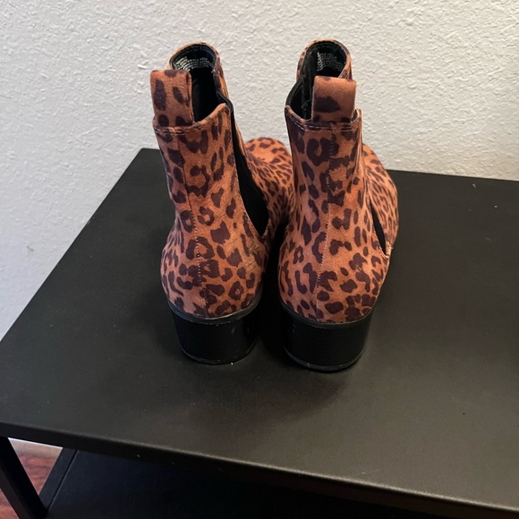 Target Brown Ankle Boots Sleek Suede Design - Picture 2 of 6